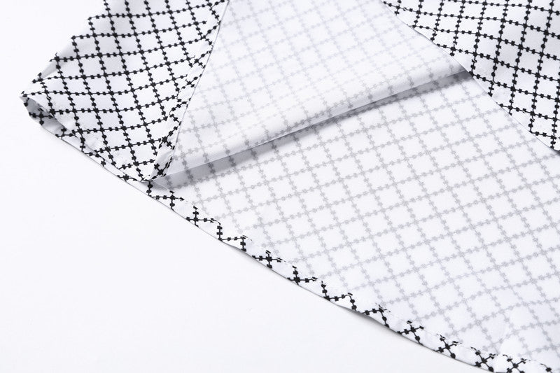 A Classic And Fashionable Diamond-shaped Small Checkered Shirt For Men